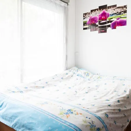 Charming Studio Near Buttes-chaumont شقة *