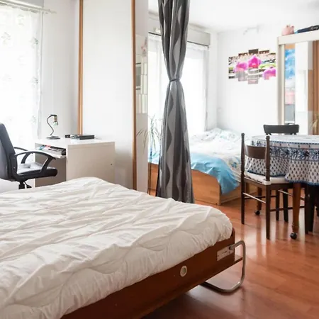 شقة Charming Studio Near Buttes-chaumont باريس